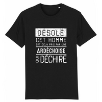 Thumbnail for Désolé cet homme est pris par une Ardéchoise qui déchire  REAL - T-shirt coton bio 100 % - imprimé FR - Ici & Là - T-shirts & Souvenirs de chez toi