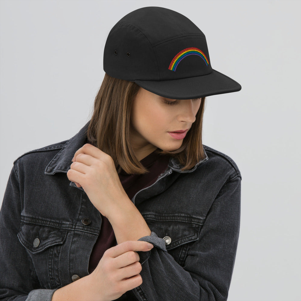 Arc-en-ciel brodé LGBT - Casquette 5 panneaux - Ici & Là - T-shirts & Souvenirs de chez toi