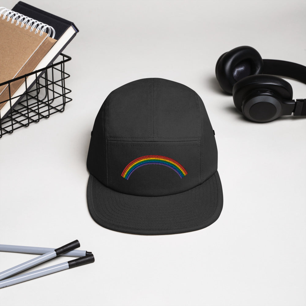 Arc-en-ciel brodé LGBT - Casquette 5 panneaux - Ici & Là - T-shirts & Souvenirs de chez toi