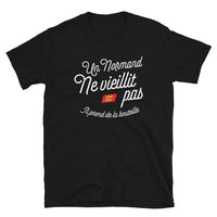 Thumbnail for Un Normand prend de la bouteille - T-shirt Standard - Ici & Là - T-shirts & Souvenirs de chez toi