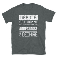 Thumbnail for Désolé cet homme est pris par une Ardéchoise qui déchire - T-shirt Standard - Ici & Là - T-shirts & Souvenirs de chez toi