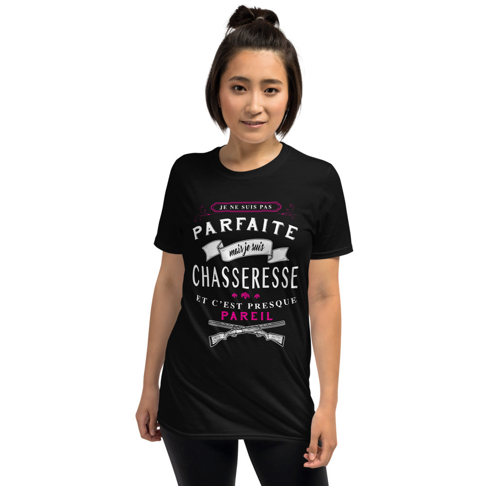 T-shirt Chasseresse bleu marine - Design humoristique et local