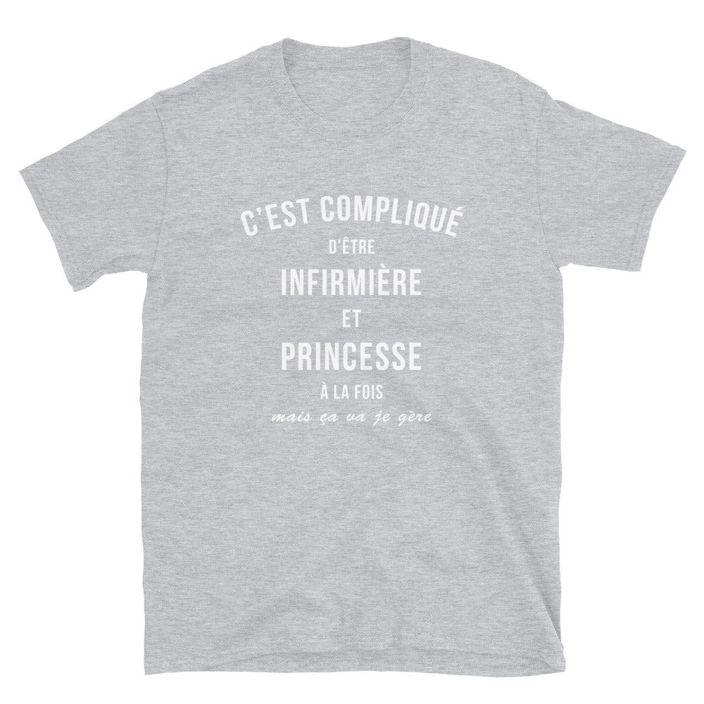 Compliqué d'être infirmière et princesse - T-shirts Boyfriend cut Standard - Ici & Là - T-shirts & Souvenirs de chez toi