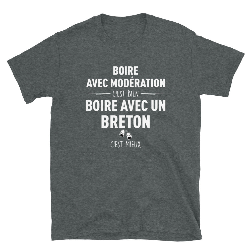 Boire avec un breton c'est mieux - Modération - T-shirt Standard - Ici & Là - T-shirts & Souvenirs de chez toi