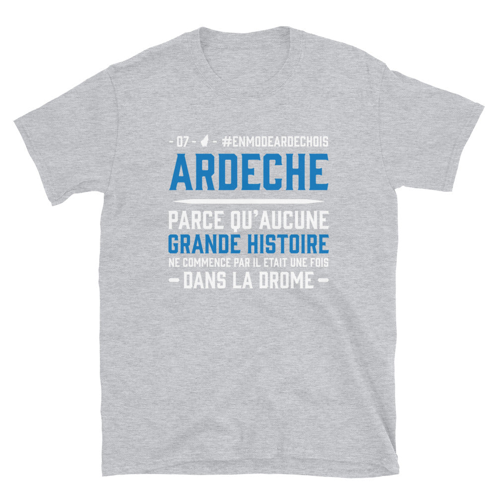 T-shirt Ardèche gris foncé dos - Aucune grande histoire ne commence par il était une fois