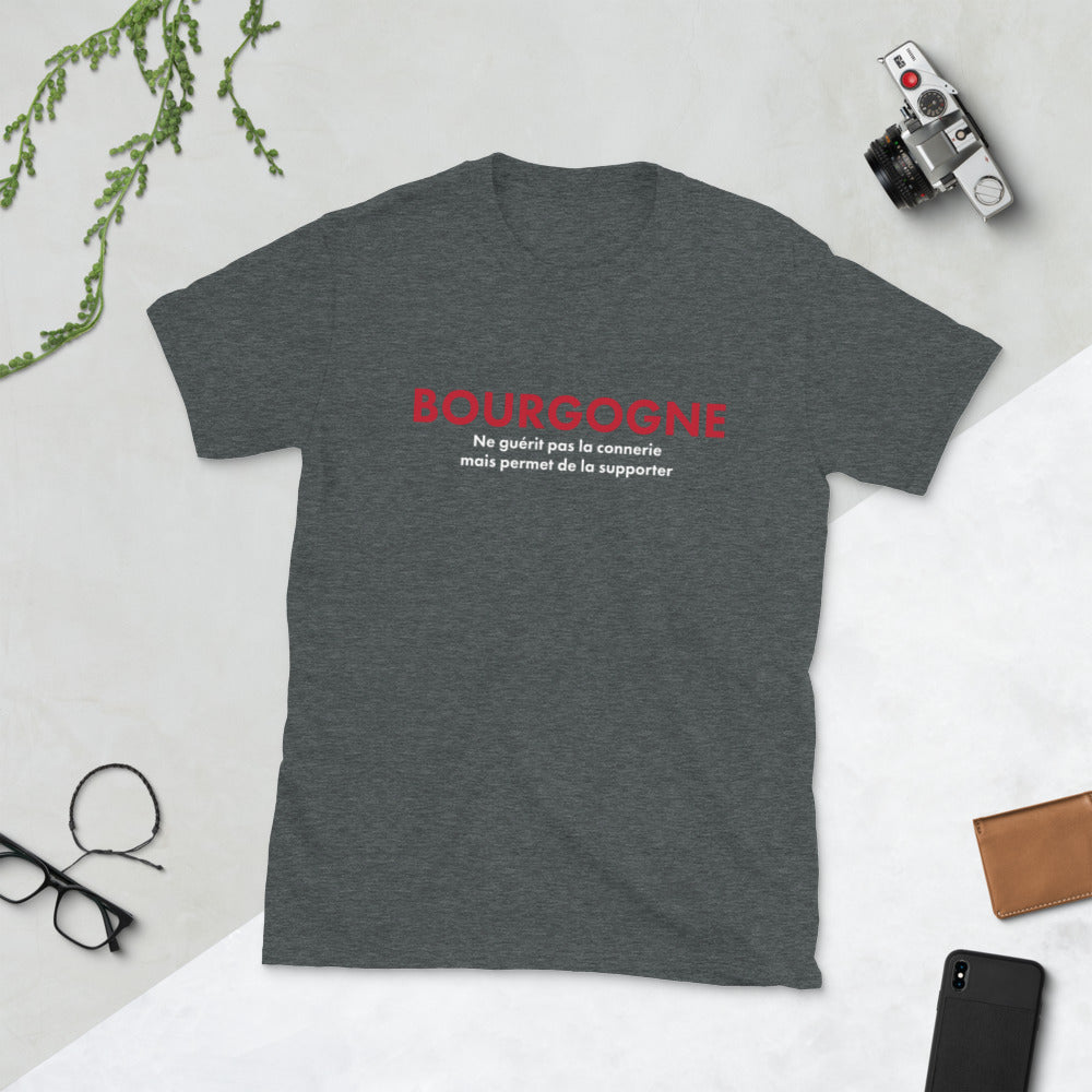 Bourgogne ne guérit pas la connerie - T-shirt Standard - Ici & Là - T-shirts & Souvenirs de chez toi