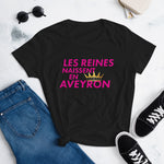 Les reines naissent en Aveyron - T-shirt à Manches Courtes pour Femmes - Ici & Là - T-shirts & Souvenirs de chez toi