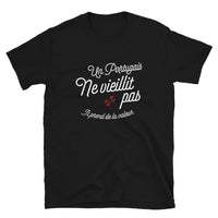 Thumbnail for Un Portugais ne vieillit pas il prend de la valeur - T-shirt Standard - Ici & Là - T-shirts & Souvenirs de chez toi