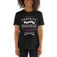 Thumbnail for T-shirt Chasseresse bleu marine dos - Design humoristique et local
