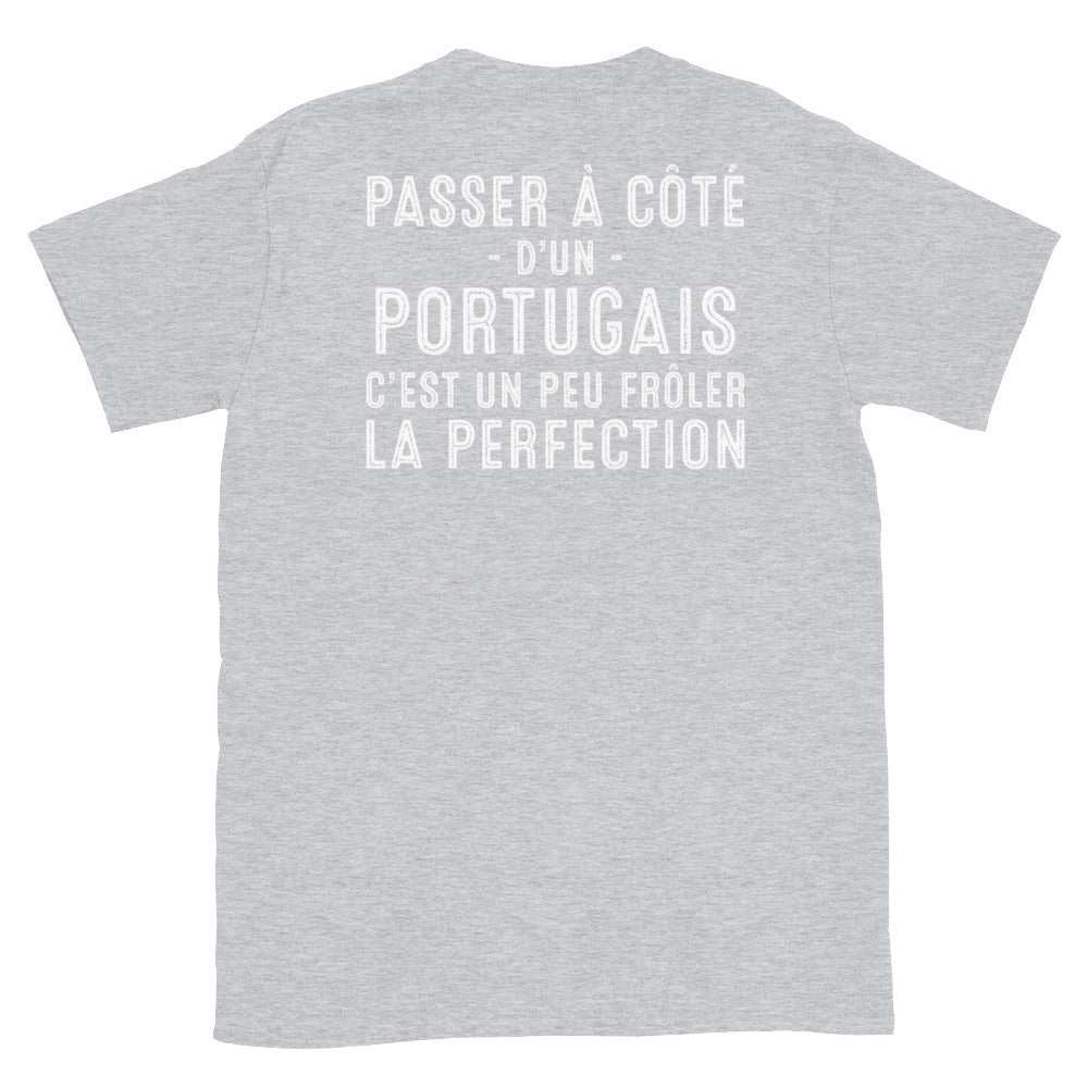 T-shirt Portugal gris foncé dos - Frôler la perfection avec humour