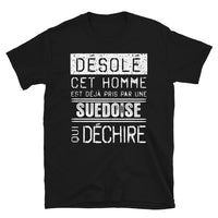 Thumbnail for T-shirt suédois noir - Désolé ce mec est pris par une fille qui déchire