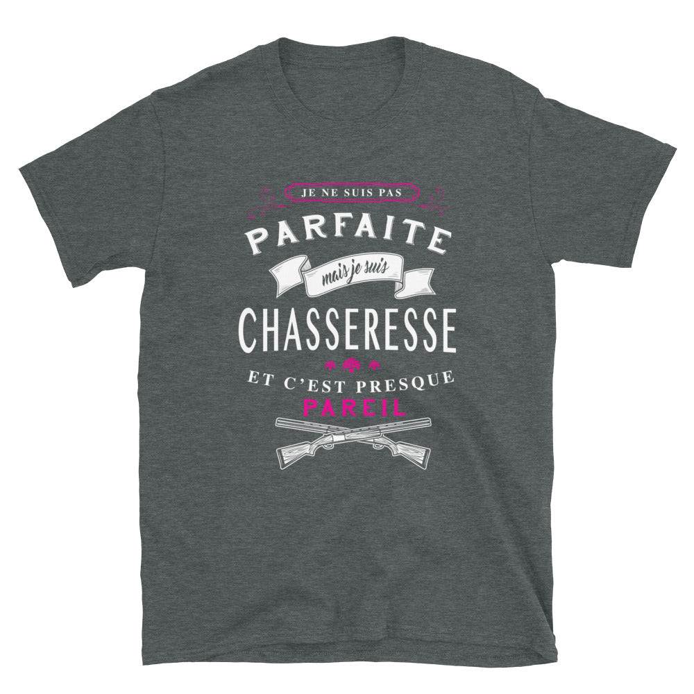 T-shirt Chasseresse gris foncé dos - Design humoristique et local