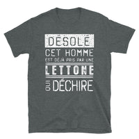 Thumbnail for T-shirt Lettone bleu marine - Désolé ce mec est pris par une fille qui déchire