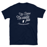 Un Corse ne vieillit pas il prend de la valeur - T-shirt Standard - Ici & Là - T-shirts & Souvenirs de chez toi