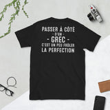 Grec frôler la perfection - T-shirt Standard - Ici & Là - T-shirts & Souvenirs de chez toi