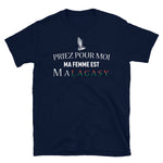 Priez pour moi ma femme est Malagasy - T-shirts Unisexe Standard - Ici & Là - T-shirts & Souvenirs de chez toi