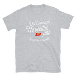 Un Normand prend de la bouteille - T-shirt Standard - Ici & Là - T-shirts & Souvenirs de chez toi