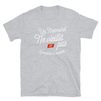 Thumbnail for Un Normand prend de la bouteille - T-shirt Standard - Ici & Là - T-shirts & Souvenirs de chez toi