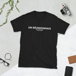 Un Réunionnais ne perd pas de poids - T-shirt Standard - Ici & Là - T-shirts & Souvenirs de chez toi