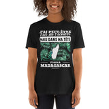 J'ai peut-être l'air de t'écouter mais dans ma tête je suis à Madagascar - T-shirt Standard - Ici & Là - T-shirts & Souvenirs de chez toi