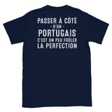 Portugais frôler la perfection - T-shirt Standard - Ici & Là - T-shirts & Souvenirs de chez toi