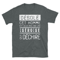 Thumbnail for T-shirt Iseroise bleu marine - Désolé, ce mec est pris par une fille qui déchire
