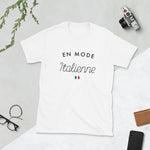 En mode Italienne - T-shirt femme Boy friend-cut - Ici & Là - T-shirts & Souvenirs de chez toi