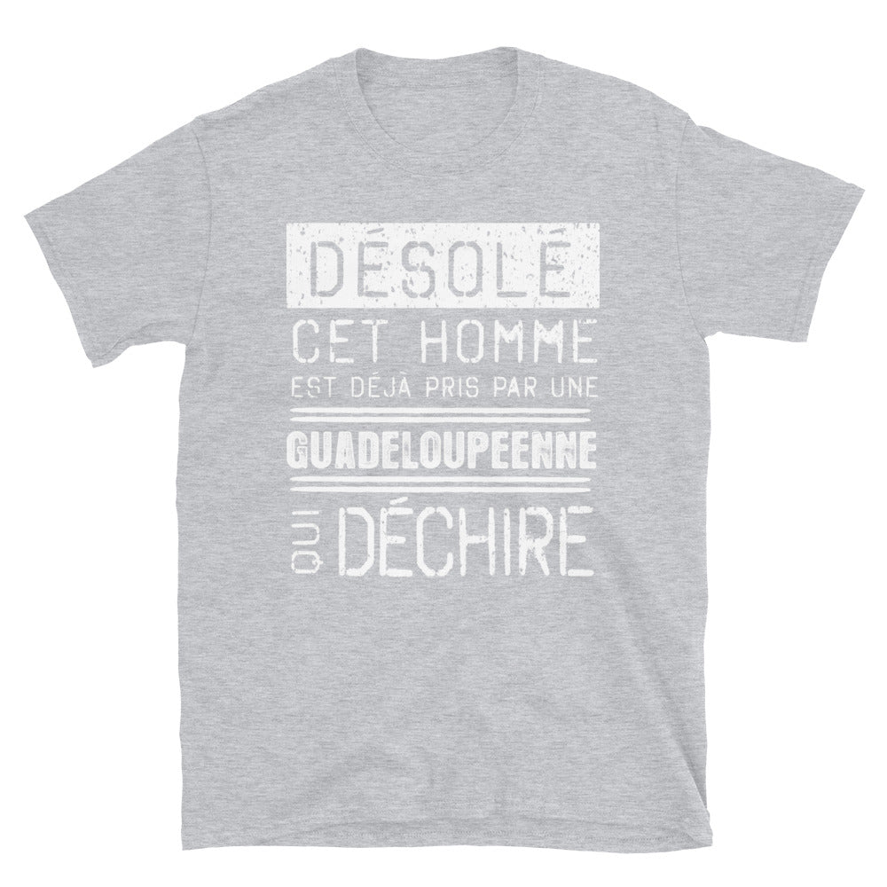 T-shirt Guadeloupe bleu marine dos - Désolé ce mec est pris par une fille qui déchire