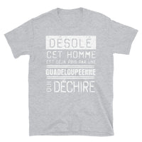 Thumbnail for T-shirt Guadeloupe bleu marine dos - Désolé ce mec est pris par une fille qui déchire