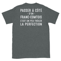 Thumbnail for Comtois frôler la perfection - T-shirt Standard - Ici & Là - T-shirts & Souvenirs de chez toi