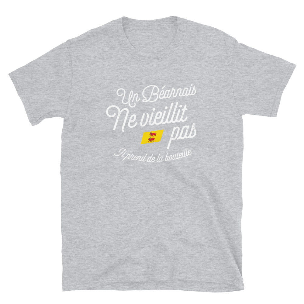 Un Béarnais prend de la bouteille - T-shirt Standard - Ici & Là - T-shirts & Souvenirs de chez toi