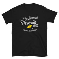 Thumbnail for Un Béarnais prend de la bouteille - T-shirt Standard - Ici & Là - T-shirts & Souvenirs de chez toi