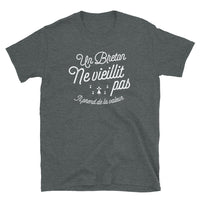 Thumbnail for Un Breton ne vieillit pas il prend de la valeur - T-shirt Standard - Ici & Là - T-shirts & Souvenirs de chez toi