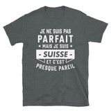 Parfait Suisse v2 -  T-Shirt standard - Ici & Là - T-shirts & Souvenirs de chez toi