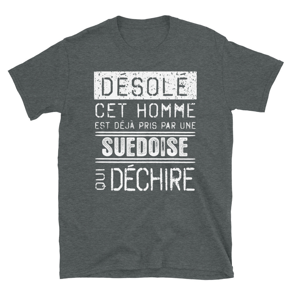 T-shirt suédois bleu marine - Désolé ce mec est pris par une fille qui déchire