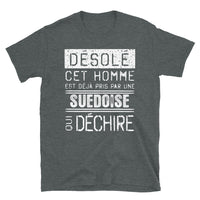 Thumbnail for T-shirt suédois bleu marine - Désolé ce mec est pris par une fille qui déchire