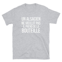 Thumbnail for Alsacien ne vieillit pas - Bouteille - T-shirt Standard - Ici & Là - T-shirts & Souvenirs de chez toi