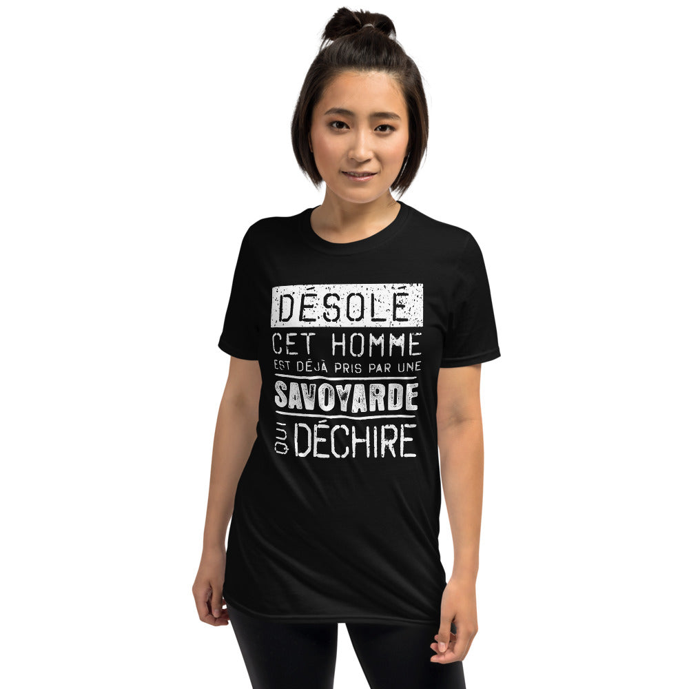 DÉsolé ce type est pris par une Savoyarde - Savoie - T-shirt Standard - Ici & Là - T-shirts & Souvenirs de chez toi