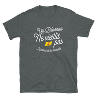 Thumbnail for Un Béarnais prend de la bouteille - T-shirt Standard - Ici & Là - T-shirts & Souvenirs de chez toi