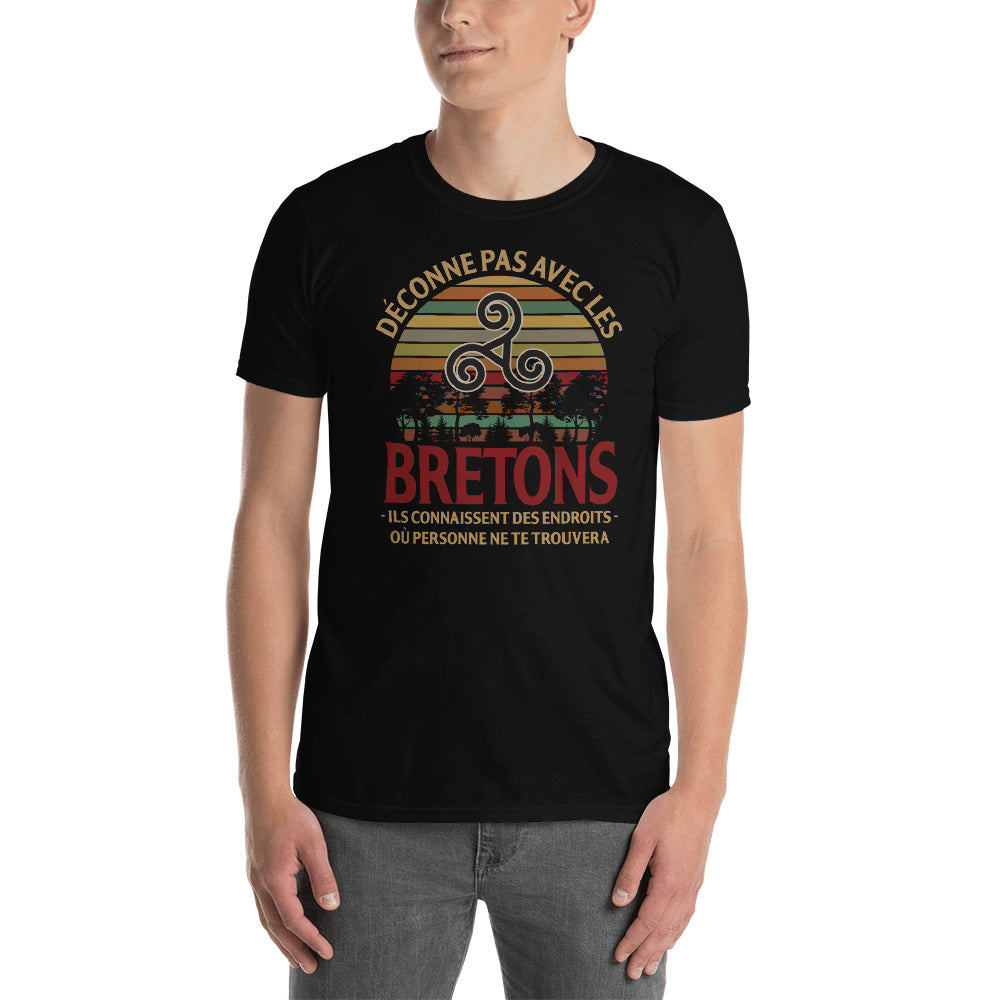 Déconne pas avec les Bretons - T-shirts Unisexe Standard - Ici & Là - T-shirts & Souvenirs de chez toi