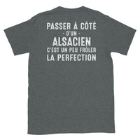 Thumbnail for Alsacien frôler la perfection - T-shirt Standard - Ici & Là - T-shirts & Souvenirs de chez toi