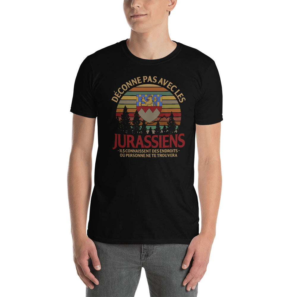 Déconne pas avec les Jurassiens - T-shirt Standard - Ici & Là - T-shirts & Souvenirs de chez toi