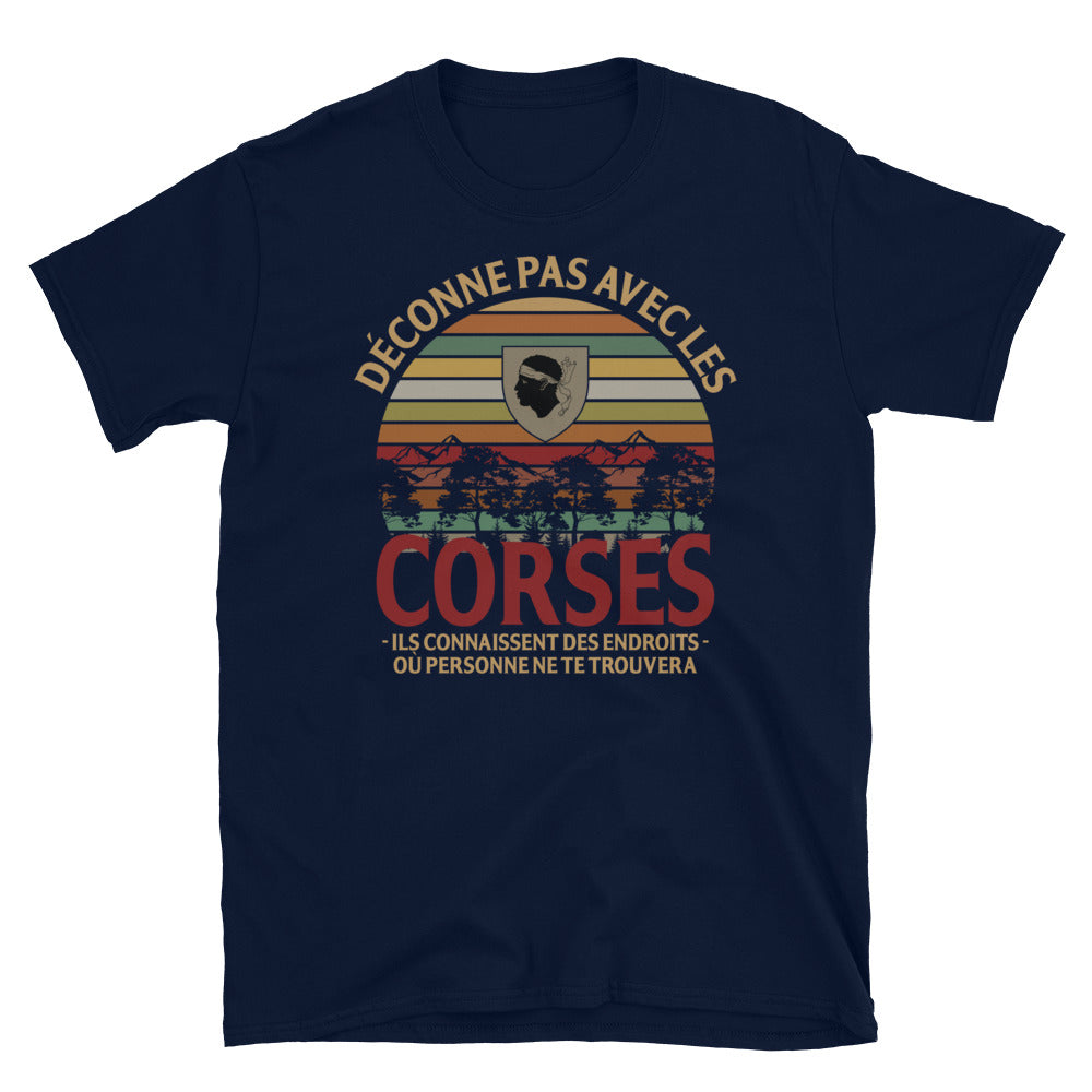 Déconne pas avec les Corses - T-shirt Standard - Ici & Là - T-shirts & Souvenirs de chez toi