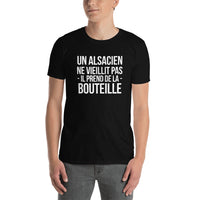 Thumbnail for Alsacien ne vieillit pas - Bouteille - T-shirt Standard - Ici & Là - T-shirts & Souvenirs de chez toi