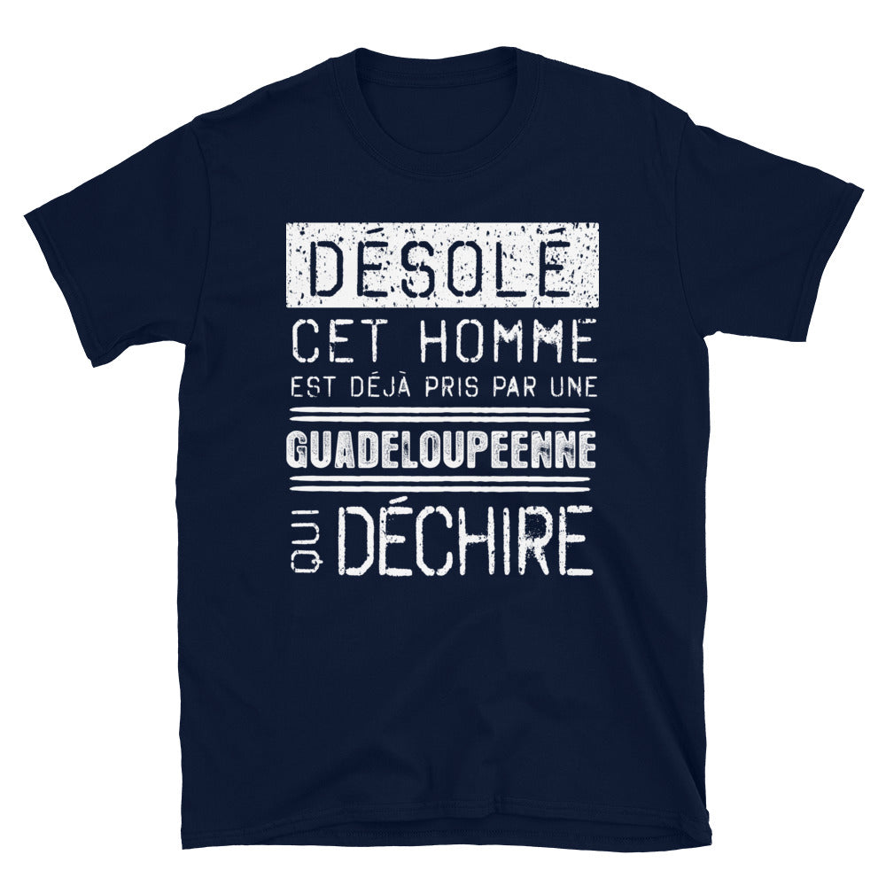 T-shirt Guadeloupe noir dos - Désolé ce mec est pris par une fille qui déchire