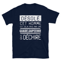 Thumbnail for T-shirt Guadeloupe noir dos - Désolé ce mec est pris par une fille qui déchire