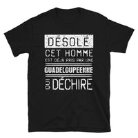Thumbnail for T-shirt Guadeloupe noir - Désolé ce mec est pris par une fille qui déchire