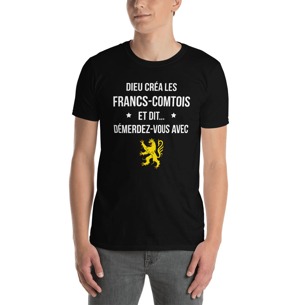 Dieu créa les francs-comtois et dit démerdez vous avec - T-shirt Standard - Ici & Là - T-shirts & Souvenirs de chez toi