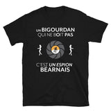 Espion en Bigorre -  T-Shirt standard - Ici & Là - T-shirts & Souvenirs de chez toi