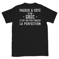 Thumbnail for T-shirt Grèce noir - Frôler la perfection avec humour